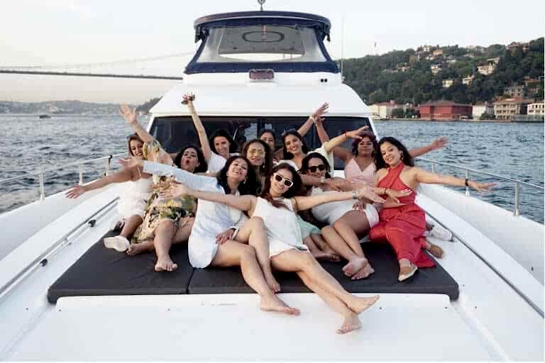 bachelorette party on a yacht - yatta bekarlığa veda partisi - Hen Party