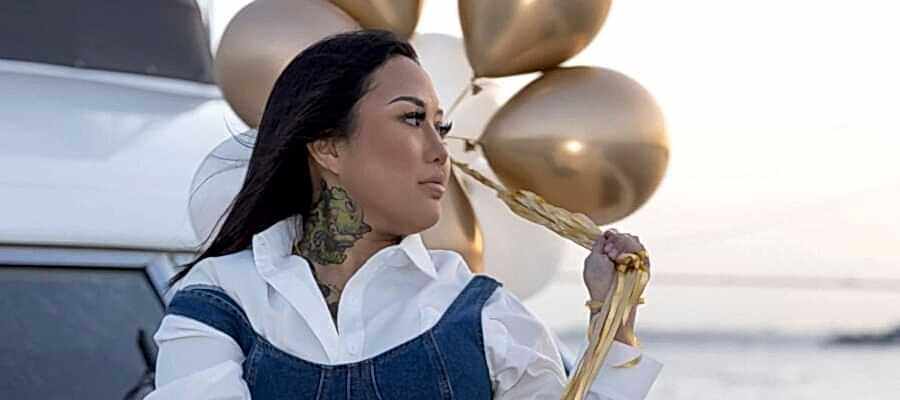 birthday cruise with baloons by Lotus Yachts