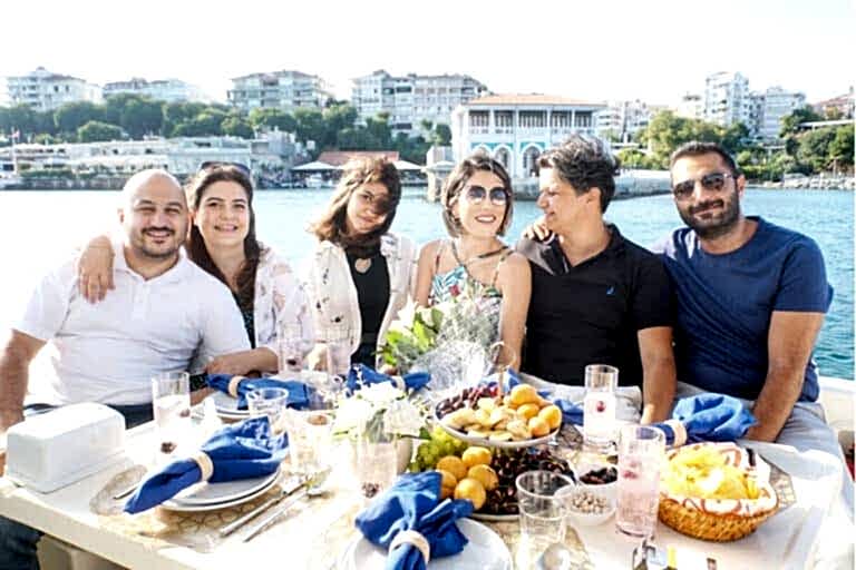 Istanbul Birthday Cruise on Bosphorus - Yatta Doğum Günü