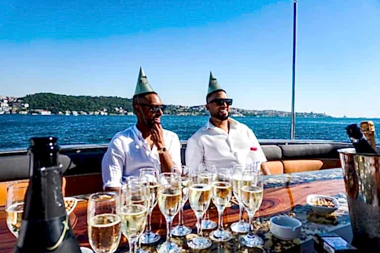 Istanbul Birthday Cruise on Bosphorus - Yatta Doğum Günü