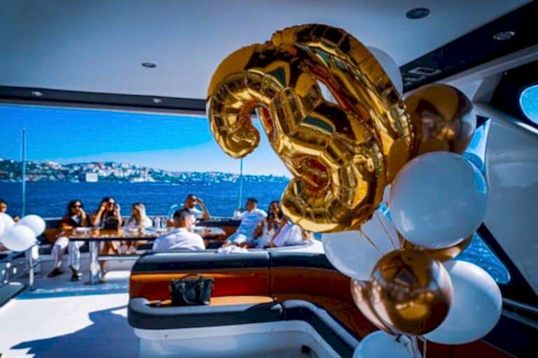 Istanbul Birthday Cruise on Bosphorus - Yatta Doğum Günü