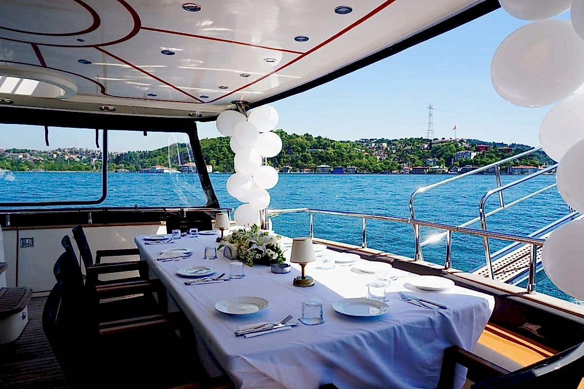 Istanbul Birthday Cruise on Bosphorus - Yatta Doğum Günü