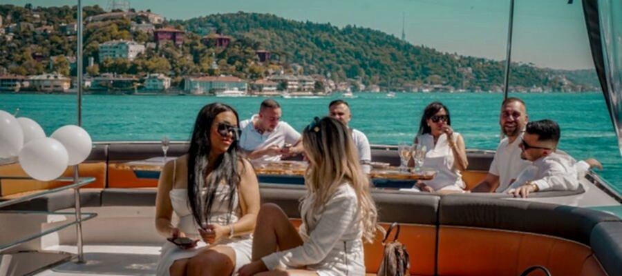 Istanbul Birthday Cruise on Bosphorus - Yatta Doğum Günü