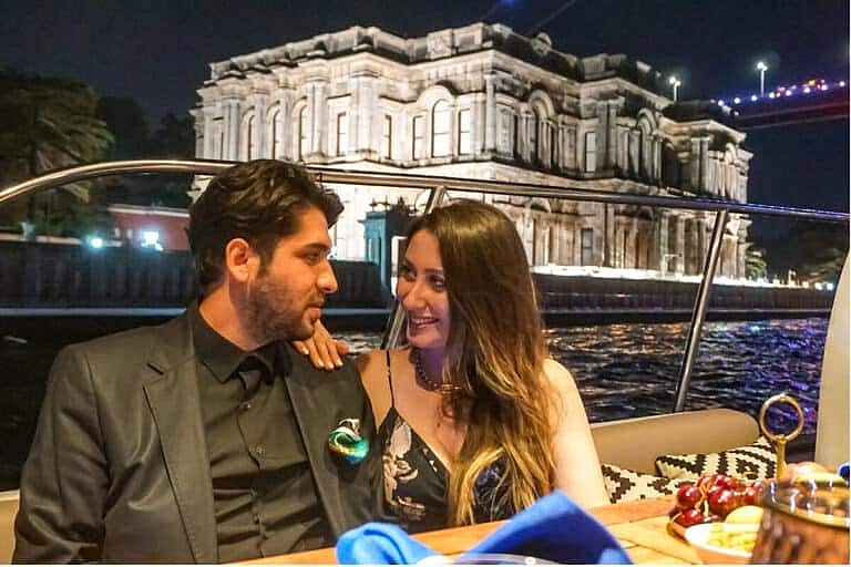 Lotus Yat Anniversary celebration on a yacht, private yacht cruise istanbul, yıl dönümü kutlaması