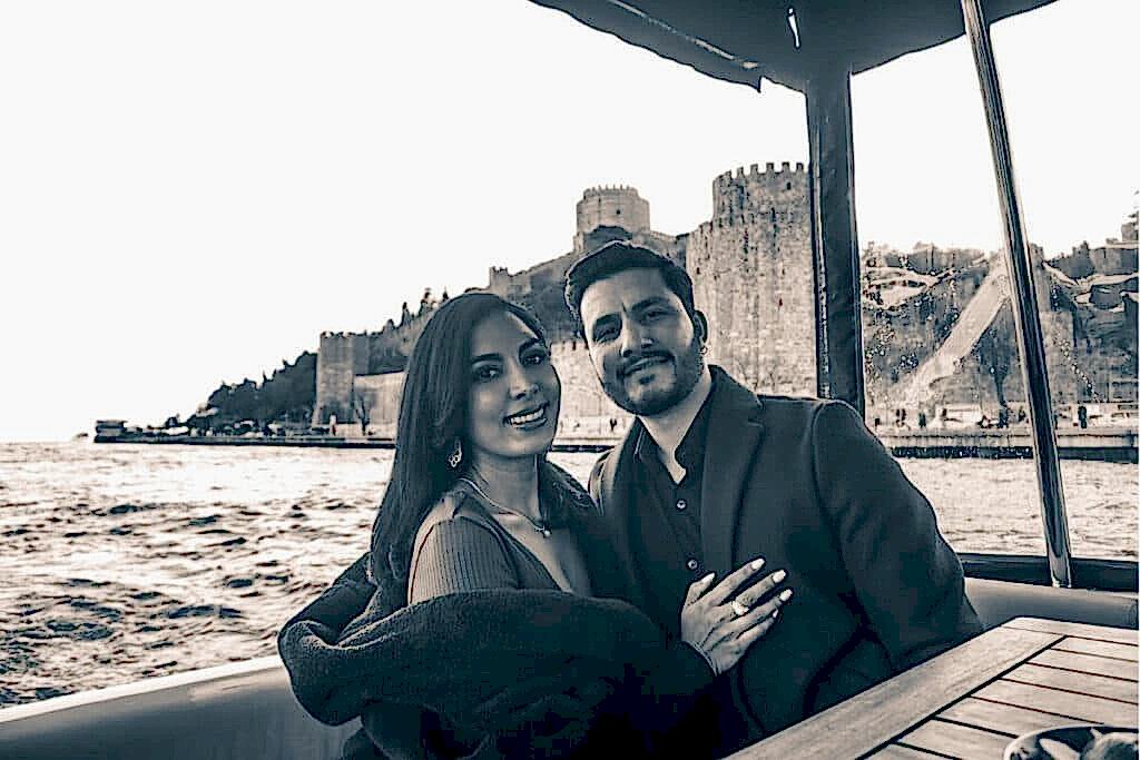 Lotus Yat Anniversary celebration on a yacht, private yacht cruise istanbul, yıl dönümü kutlaması: Private yacht rental in Istanbul