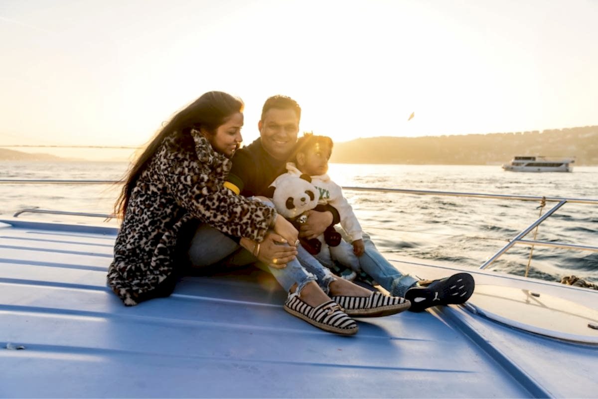 Bosphorus cruise in Istanbul on a Luxury Yacht - family-friendly yacht experiences