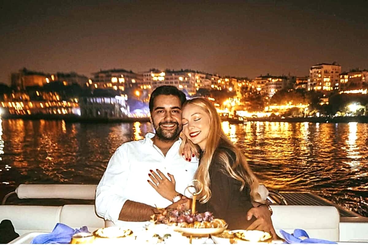 A romantic date or marriage proposal in Istanbul on a luxury yacht by Lotus Yachts