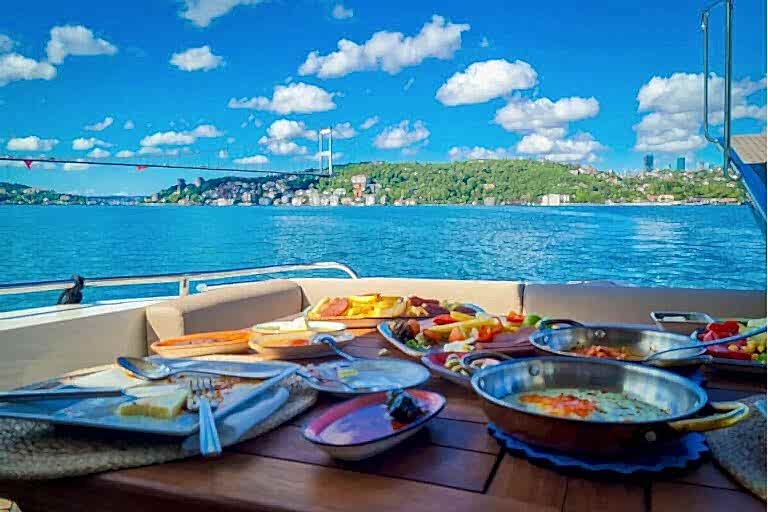 Istanbul Bosphorus Breakfast Cruise - Boğaz'da Kahvaltı