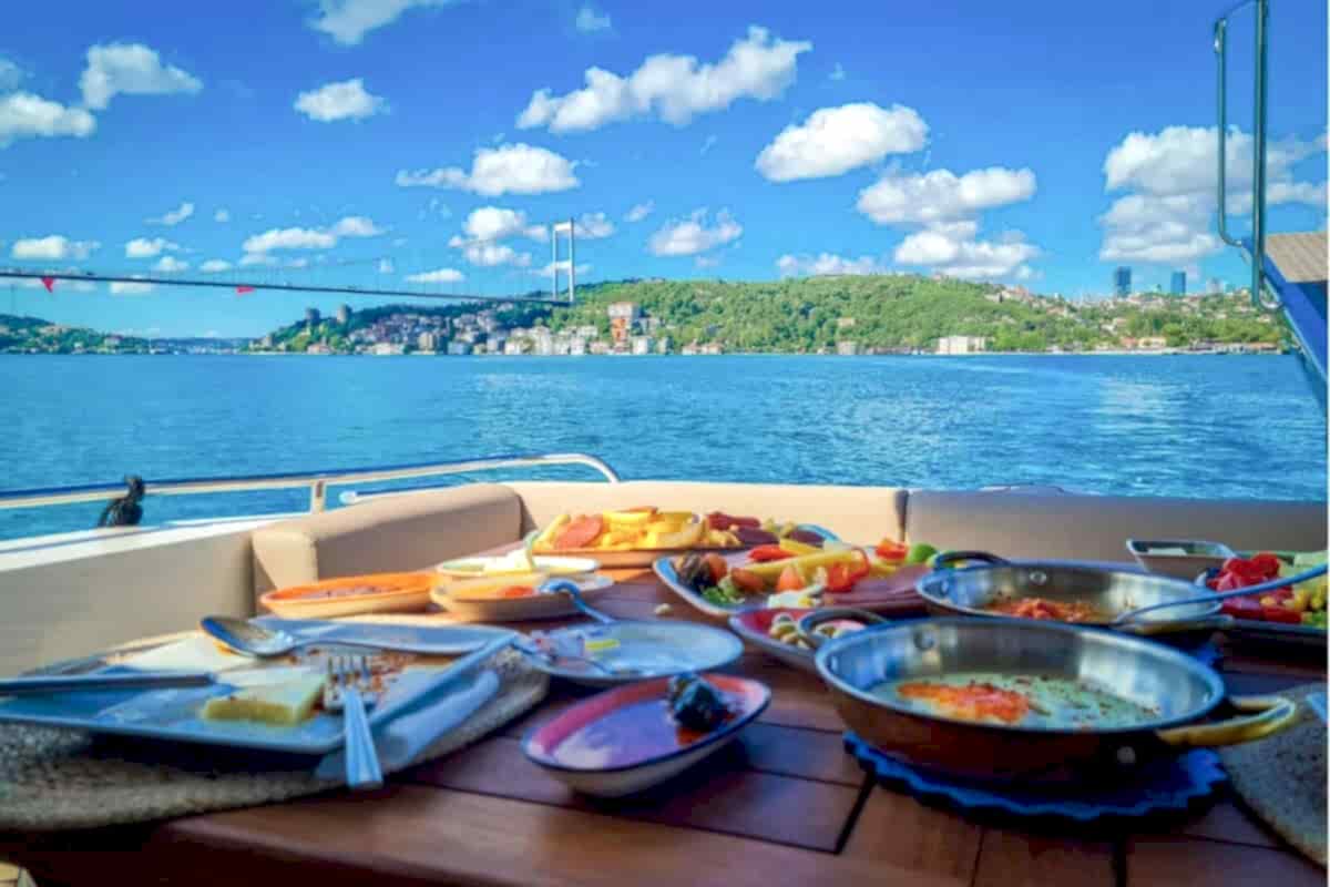 Istanbul Bosphorus Breakfast Cruise - Boğaz'da Kahvaltı