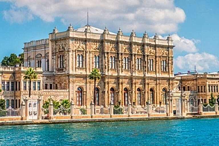 Dolmabahce Palace - sights you must see in Istanbul