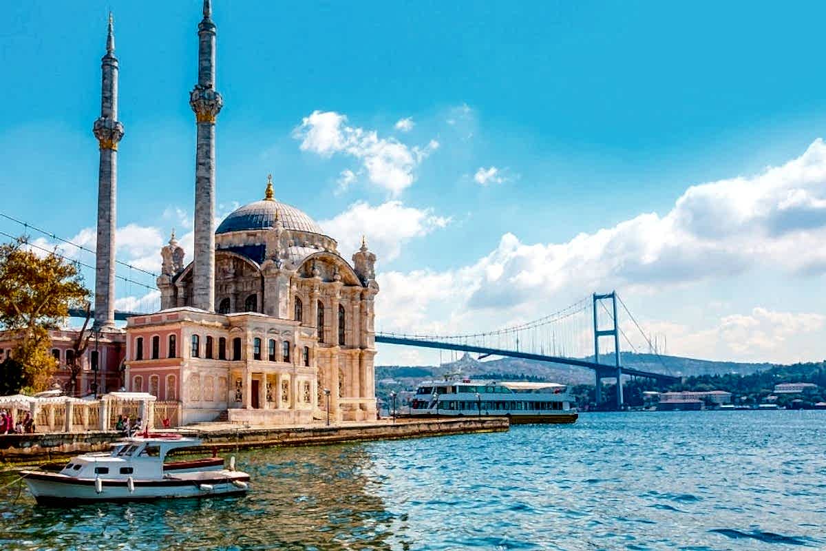 Ortakoy Camii İstanbul Boğaz Turu Lotus Yachts