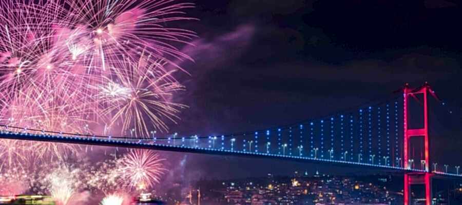 New Year's Eve in Istanbul Yacht Party - Teknede Yılbaşı Partisi, Yılbaşı İçin Yat Kiralama