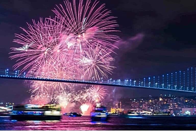 New Year's Eve in Istanbul Yacht Party - Teknede Yılbaşı Partisi