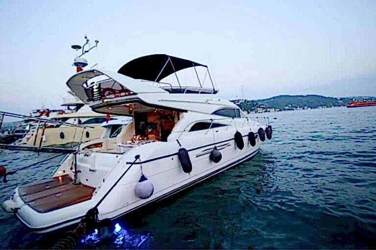 Lotus Yachts 17m yacht