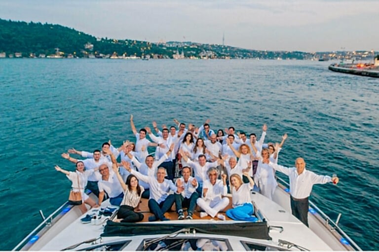 Organize a Corporate Cruise on Bosphorus - Lotus Yachts - Boğaz'da Kurumsal Etkinlikler
