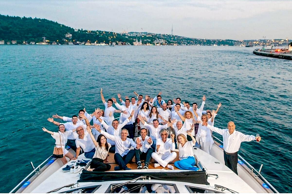 Organize a Corporate Cruise on Bosphorus - Lotus Yachts - Boğaz'da Kurumsal Etkinlikler