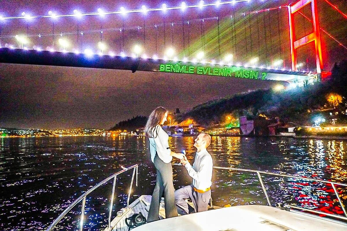 Marriage Proposal in Istanbul on a Luxury Yacht - proposal with laser show