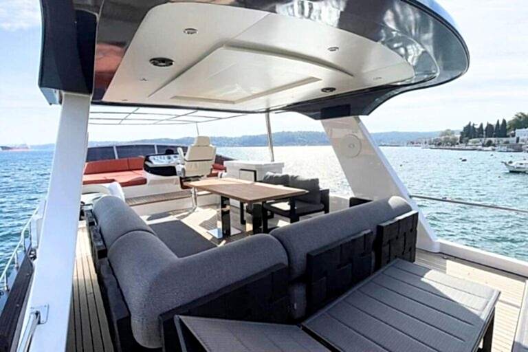 Lotus Yat - 26m Yacht in Istanbul Bosphorus