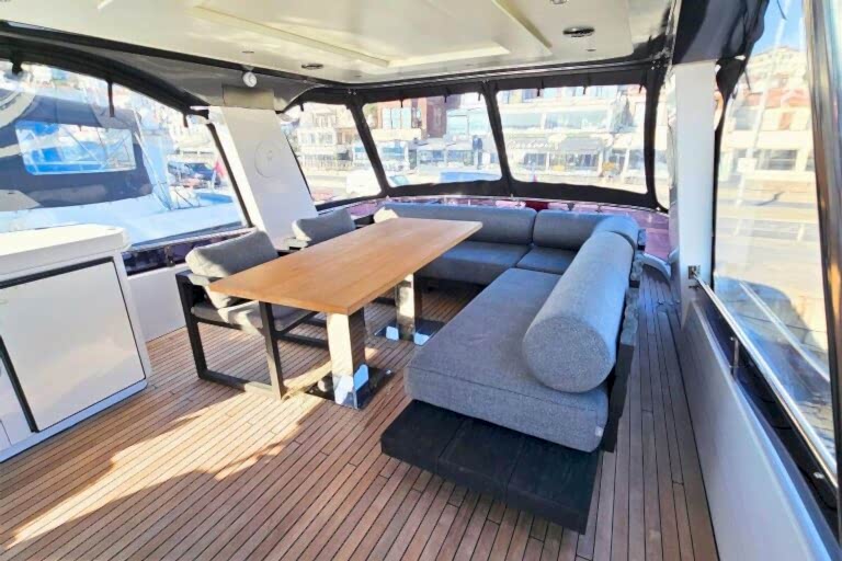 Lotus Yat - 26m Yacht in Istanbul Bosphorus