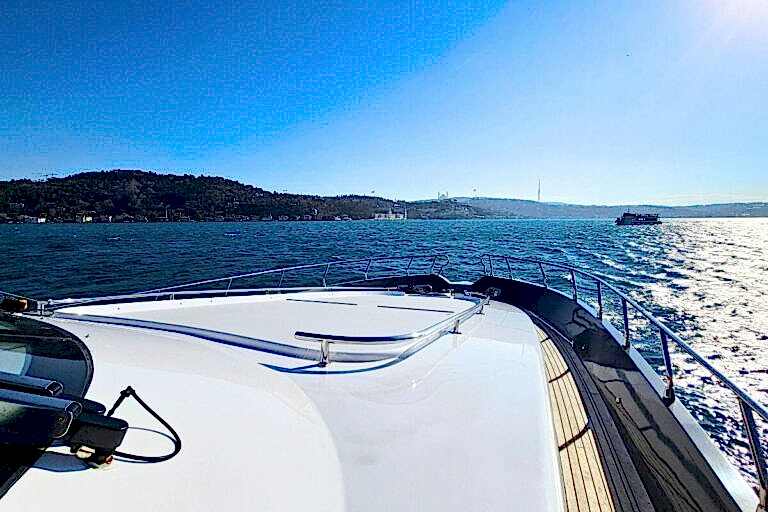 Lotus Yat - 26m Yacht in Istanbul Bosphorus