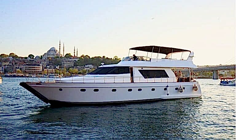Lotus Yat - 23m Yacht Rental