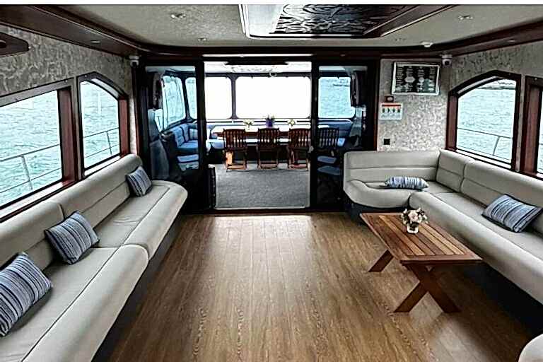 Lotus Yat - 20m Yacht for Bosphorus Cruises in Istanbul