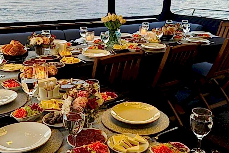 Lotus Yat - 20m Yacht for Bosphorus Cruises in Istanbul