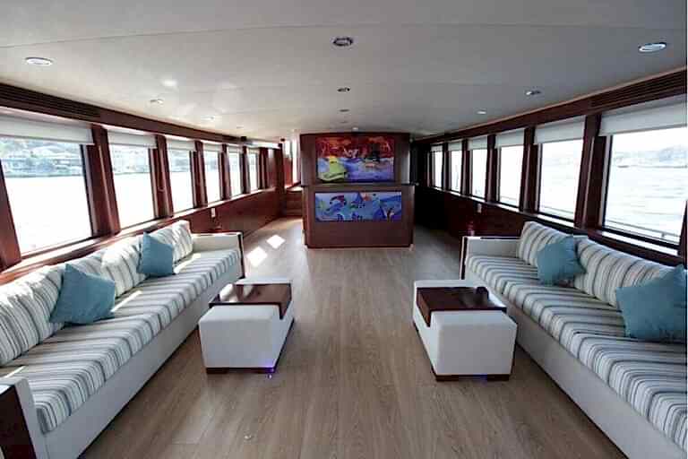 Lotus Yat - 23m Reception Boat for Yacht Tours in Istanbul