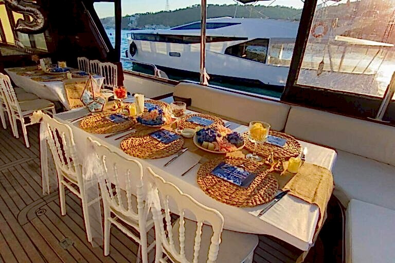 Lotus Yat - 23m Reception Boat for Yacht Tours in Istanbul