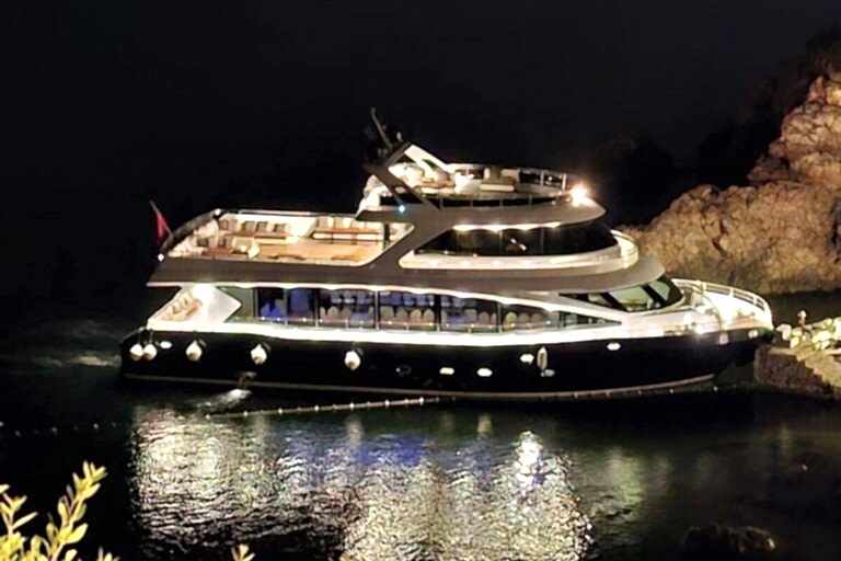 Lotus Yat - 24m Reception Boat for Yacht Tours in Istanbul