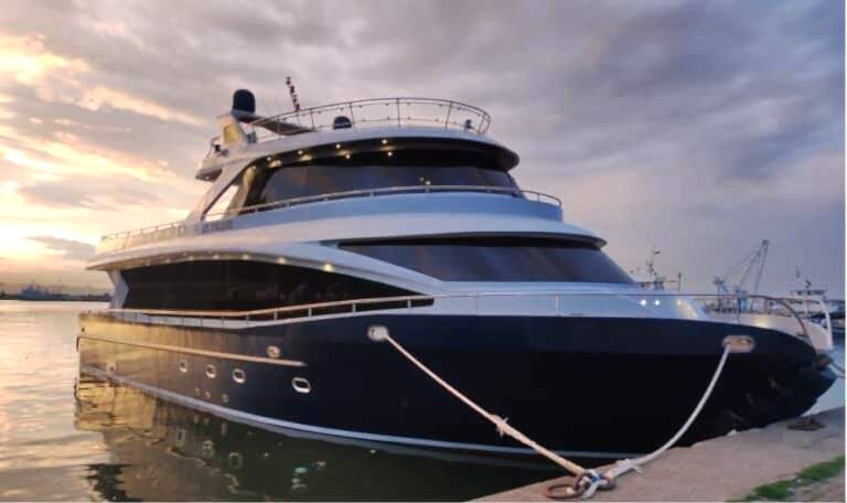 Lotus Yat - 24m Reception Boat Rental