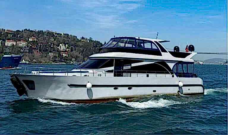 Lotus Yat - 20m Yacht Rental