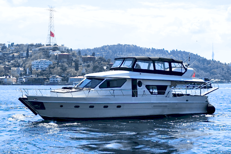 Lotus Yat - 21m Yacht Rental