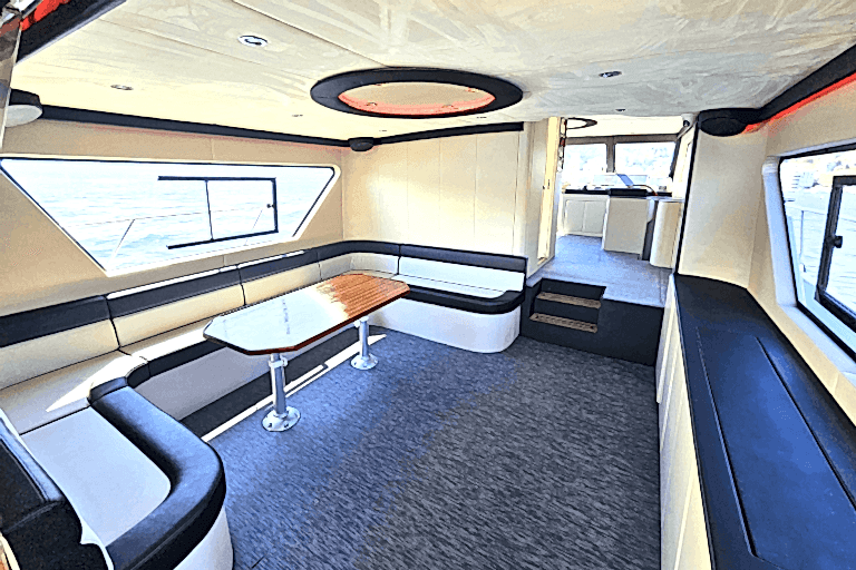 Lotus Yat - 21m Yacht Rental