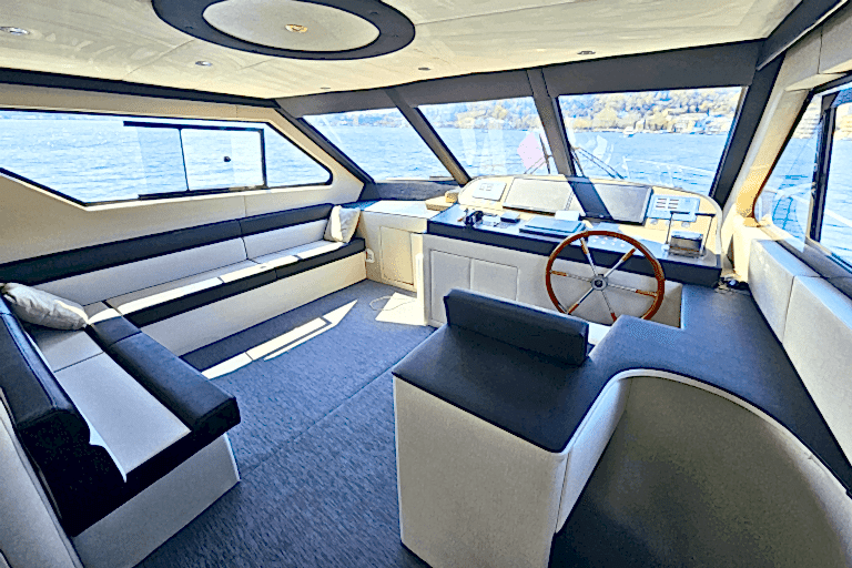 Lotus Yat - 21m Yacht Rental