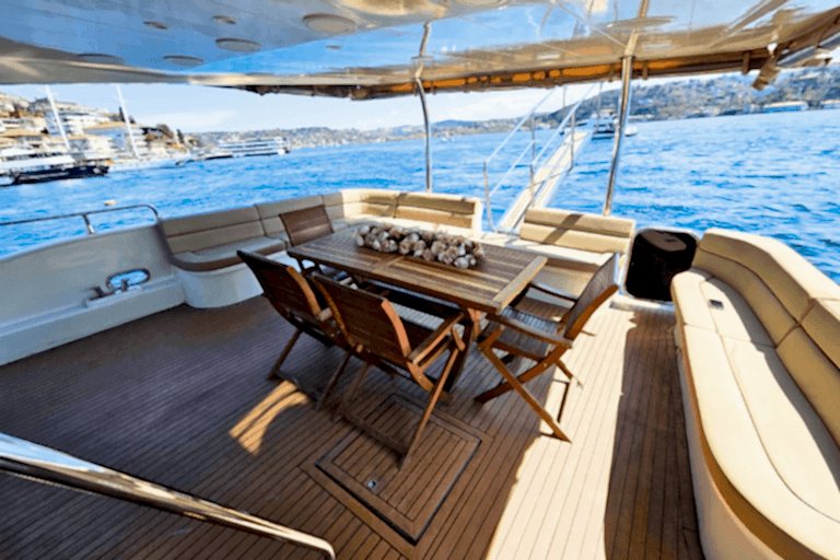 Lotus Yat - 21m Yacht Rental