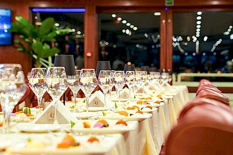 Bosphorus Dinner Cruise with Turkish Dance Shows - Lotus Yat - Boğaz'da Yemekli Türk Dans Gecesi​