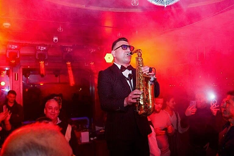 Bosphorus Dinner Cruise with Turkish Dance Shows - Lotus Yat - Boğaz'da Yemekli Türk Dans Gecesi​