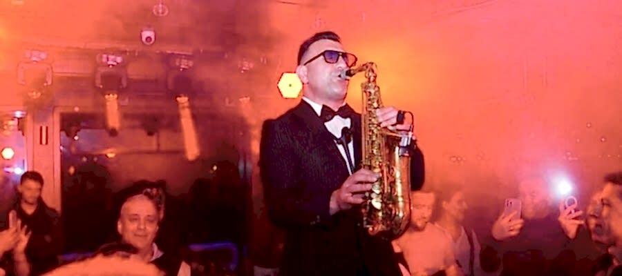 Bosphorus Dinner Cruise with Turkish Dance Shows - Lotus Yat - Boğaz'da Yemekli Türk Dans Gecesi​